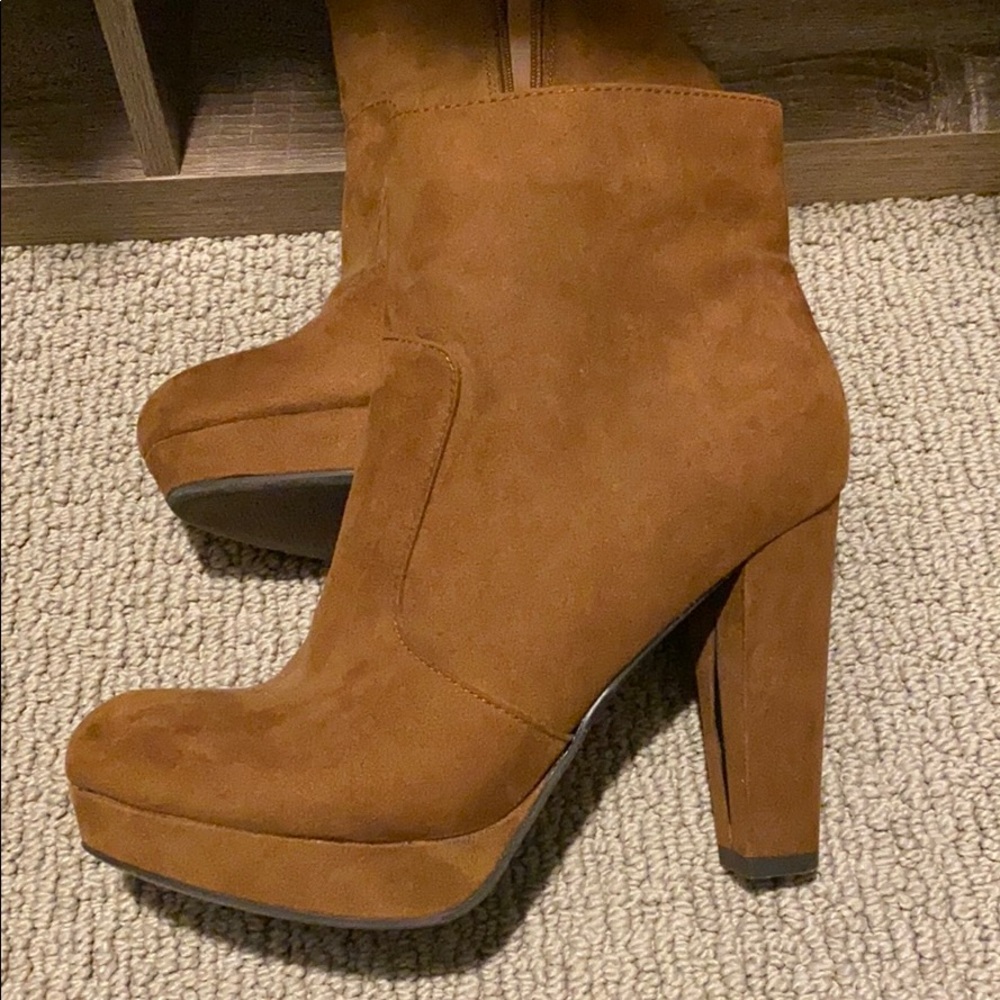 Tan suede zip-up Boots - Picture 2 of 5